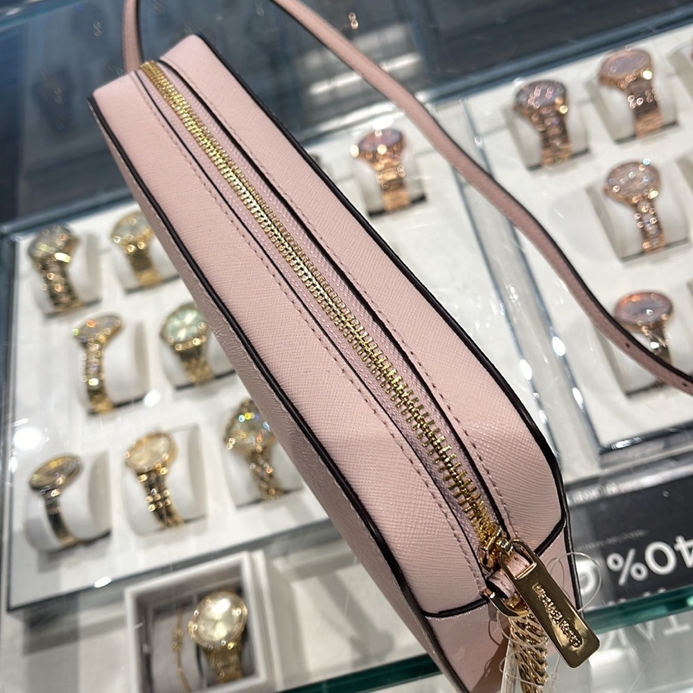 Michael Kors Jet Set Item Large East West Zip Crossbody Leather Powder Blush
NWT - Picture 5 of 16